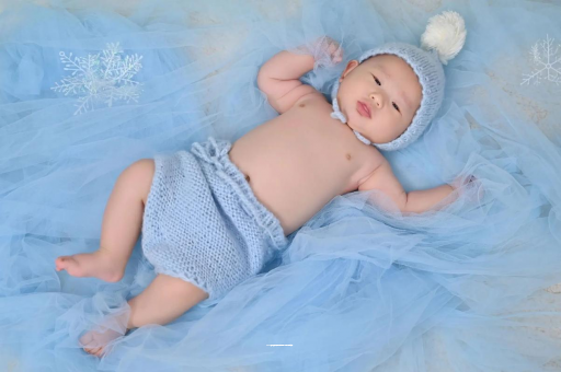 定安宝宝睡迷糊了才肯吃奶 定安宝宝睡迷糊了才肯吃奶